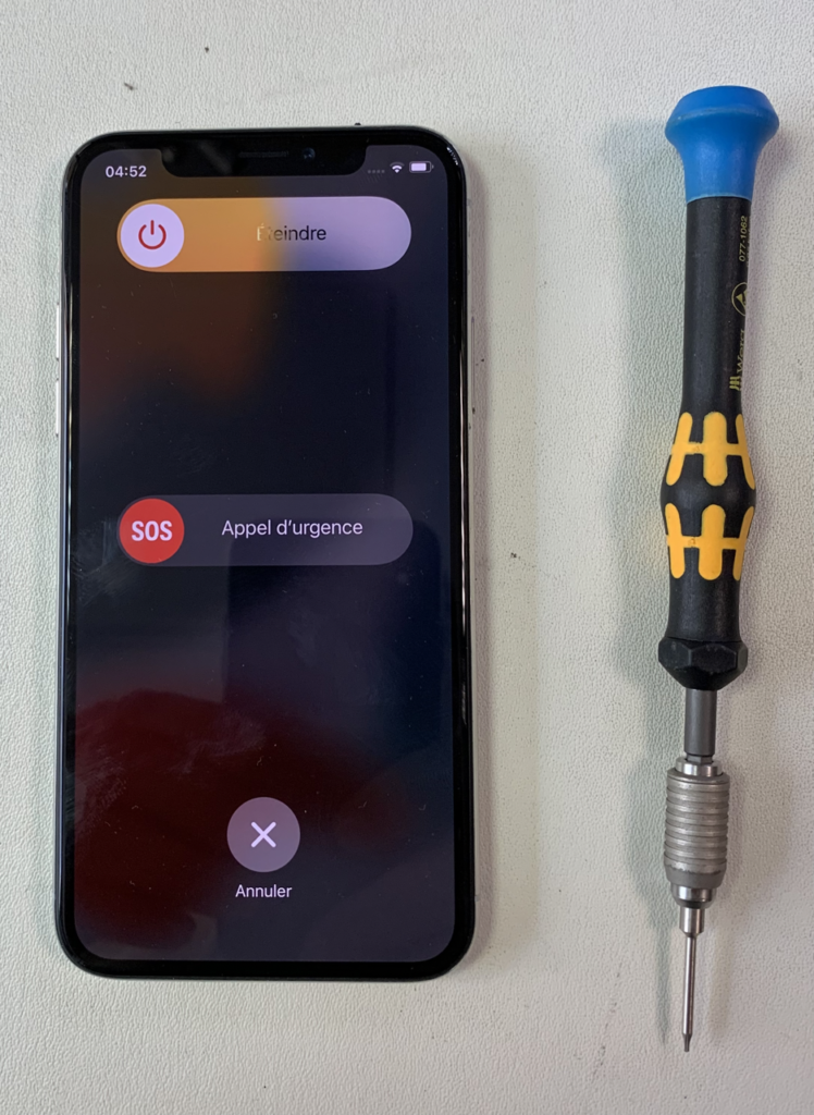 Batterie d'un iPhone X : un changement assez facile à faire - Le blog de  Bricophone - Actualités, astuces et conseils sur la réparation de votre  iPhone ou Smartphone